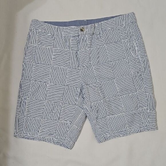 L.L. Bean Blue and White Flat Front Shorts with Geometric Design Women"s 12 - Picture 1 of 8